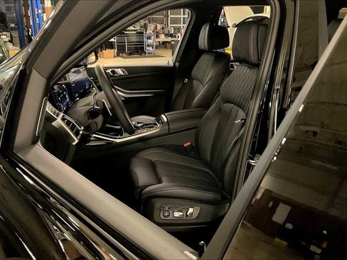 New 2026 BMW X7 M60i image 9