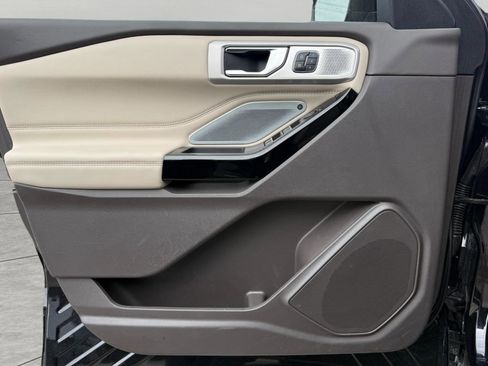 Used 2022 Ford Explorer Platinum w/ Equipment Group 601A image 22