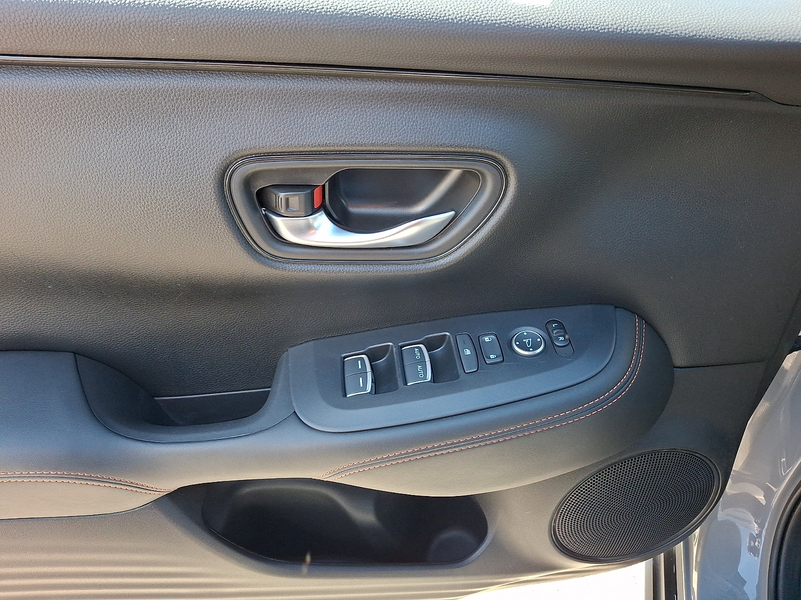 Used 2024 Honda HR-V Sport image 12