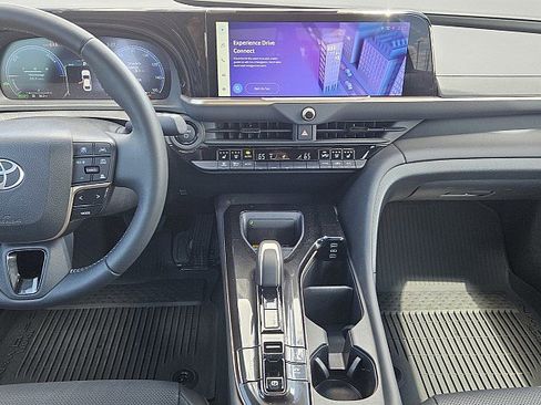 Used 2025 Toyota Crown image 9