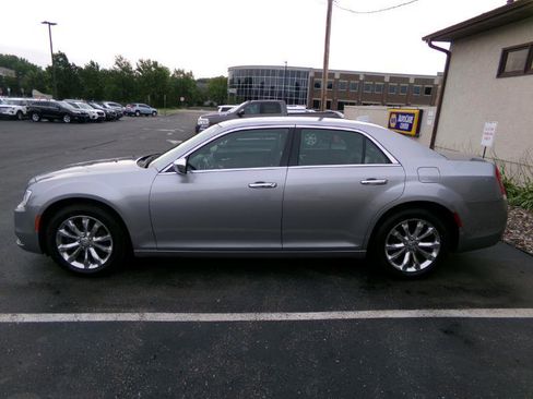 Used 2018 Chrysler 300 Limited image 6