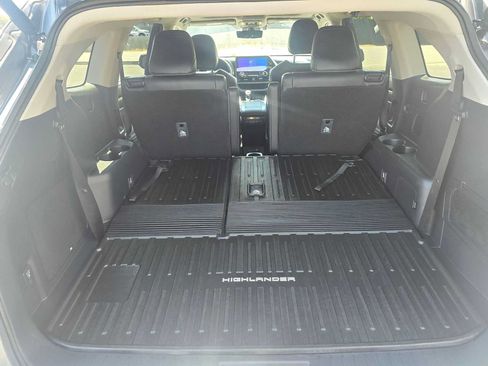 Used 2026 Toyota Highlander Platinum AWD/4WD image 15
