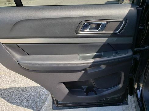 Used 2019 Ford Explorer XLT w/ Equipment Group 202A AWD/4WD image 13