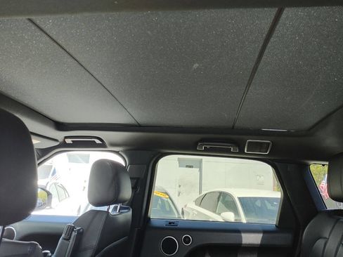 Used 2015 Land Rover Range Rover Sport SE image 45