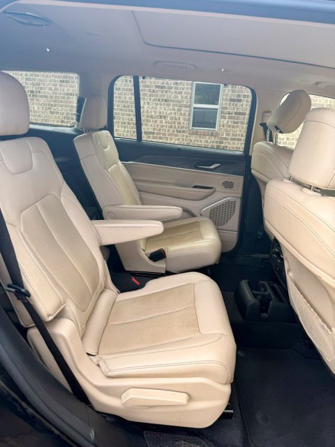 Used 2021 Jeep Grand Cherokee L Limited w/ Luxury Tech Group II AWD/4WD image 17