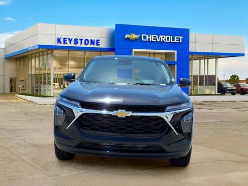 New 2026 Chevrolet Trax LS w/ LS Convenience Package FWD image 2