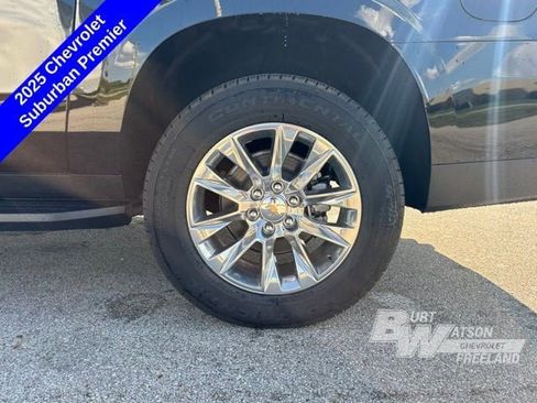 New 2025 Chevrolet Suburban Premier w/ Sun And Tow Package image 32