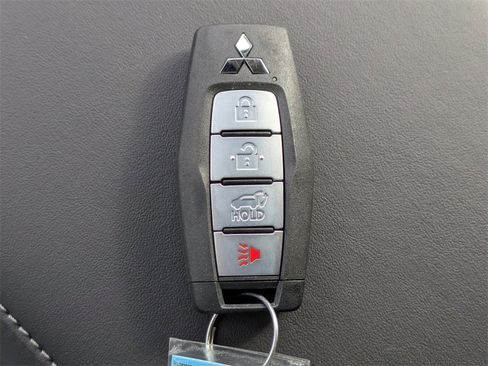 New 2026 Mitsubishi Outlander SE image 33