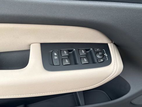 New 2026 Volvo XC60 B5 Plus w/ Climate Package PRO image 17