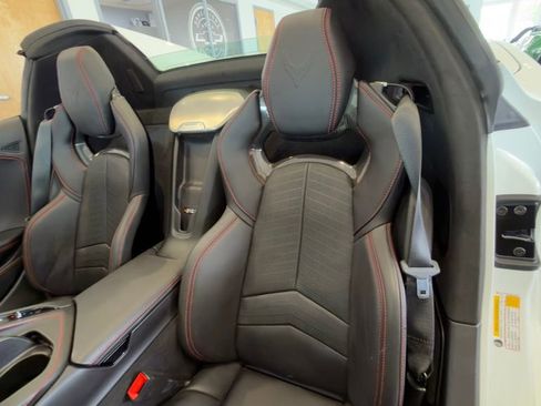 Used 2021 Chevrolet Corvette Stingray Premium Conv w/ Z51 Performance Package RWD image 7