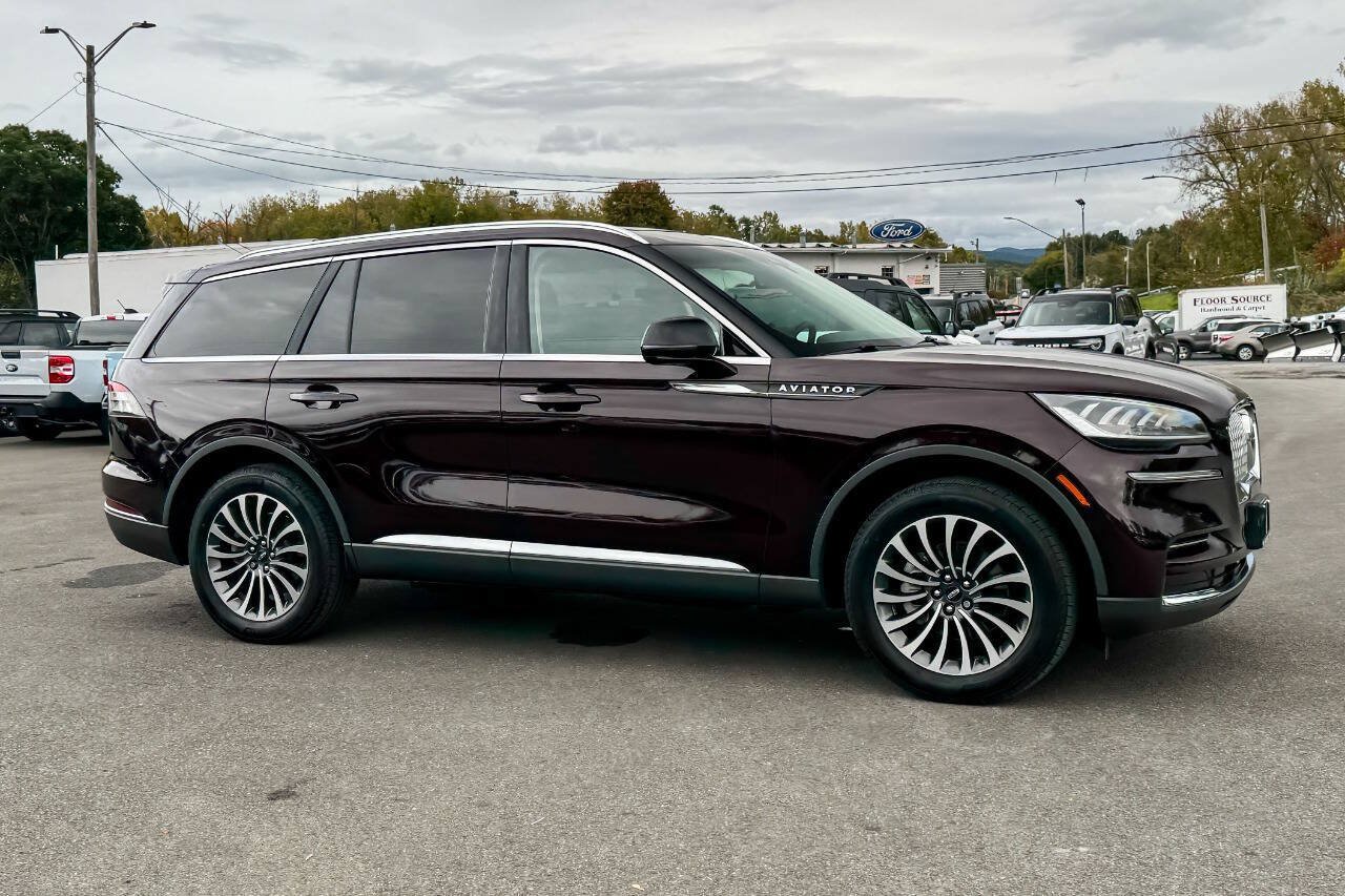 Used 2024 Lincoln Aviator AWD w/ Premium Package image 2