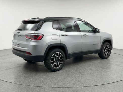 Used 2025 Jeep Compass Trailhawk AWD/4WD image 9
