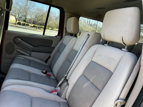 Used 2006 Ford Explorer XLT image 18