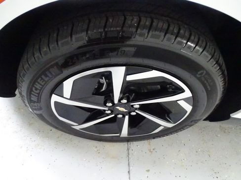 Used 2025 Chevrolet Equinox EV LT AWD/4WD image 24