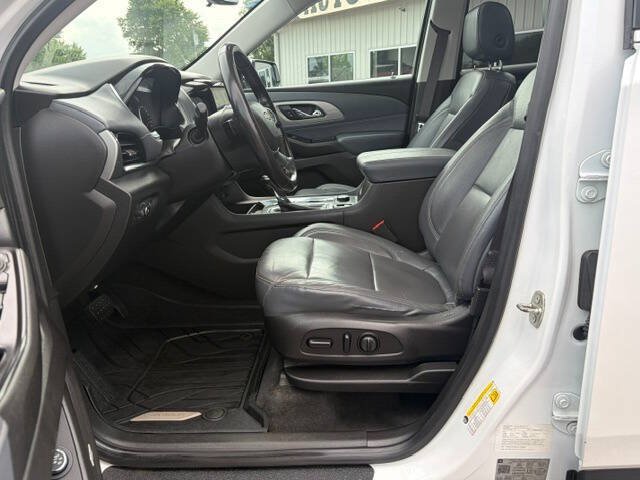 Used 2018 Chevrolet Traverse LT w/ LPO, Black Accent Package AWD/4WD image 10