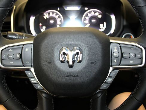 New 2026 RAM 1500 4x4 Crew Cab image 11