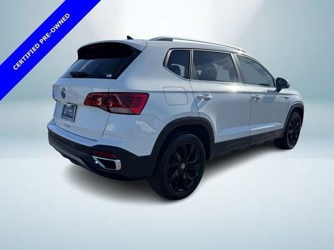 Certified 2022 Volkswagen Taos SE w/ Panoramic Sunroof Package image 5