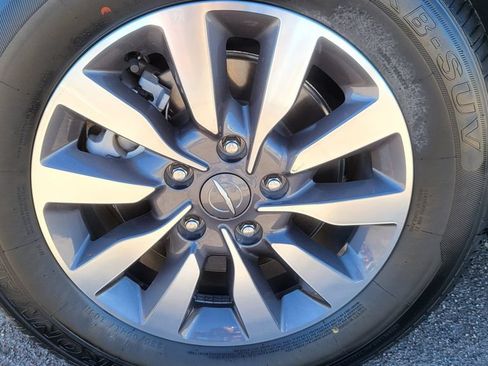Used 2024 Chrysler Pacifica Limited FWD image 16