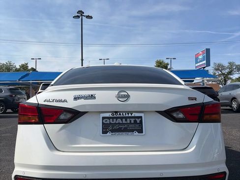 Used 2024 Nissan Altima 2.5 SR FWD image 3