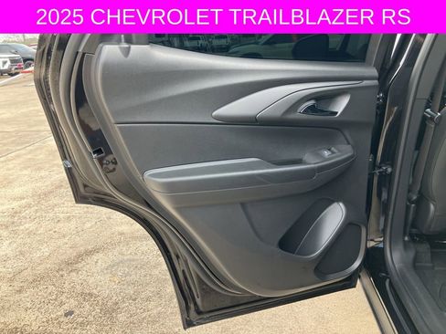 Used 2025 Chevrolet TrailBlazer RS w/ Convenience Package image 18