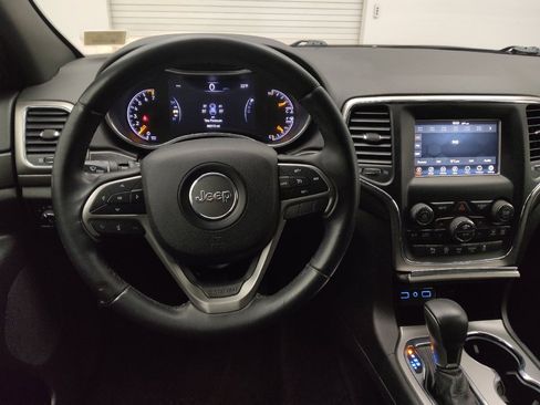 Used 2018 Jeep Grand Cherokee Laredo image 22