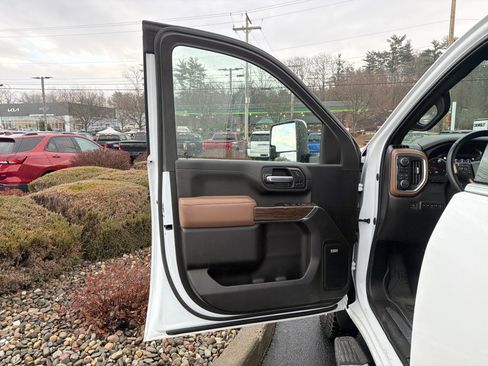 Used 2023 Chevrolet Silverado 3500 High Country w/ Technology Package image 11