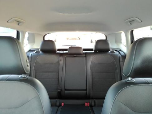 Used 2022 Volkswagen Taos SE image 33