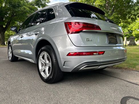 Used 2023 Audi Q5 2.0T Premium w/ Convenience Package AWD/4WD image 3