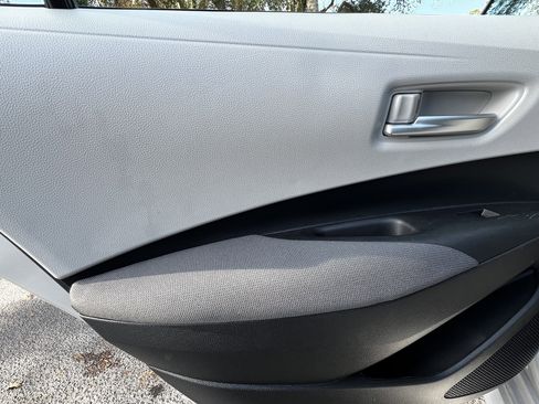 Used 2020 Toyota Corolla L image 30