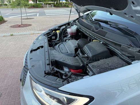 Used 2023 Chrysler Pacifica Touring-L FWD image 22
