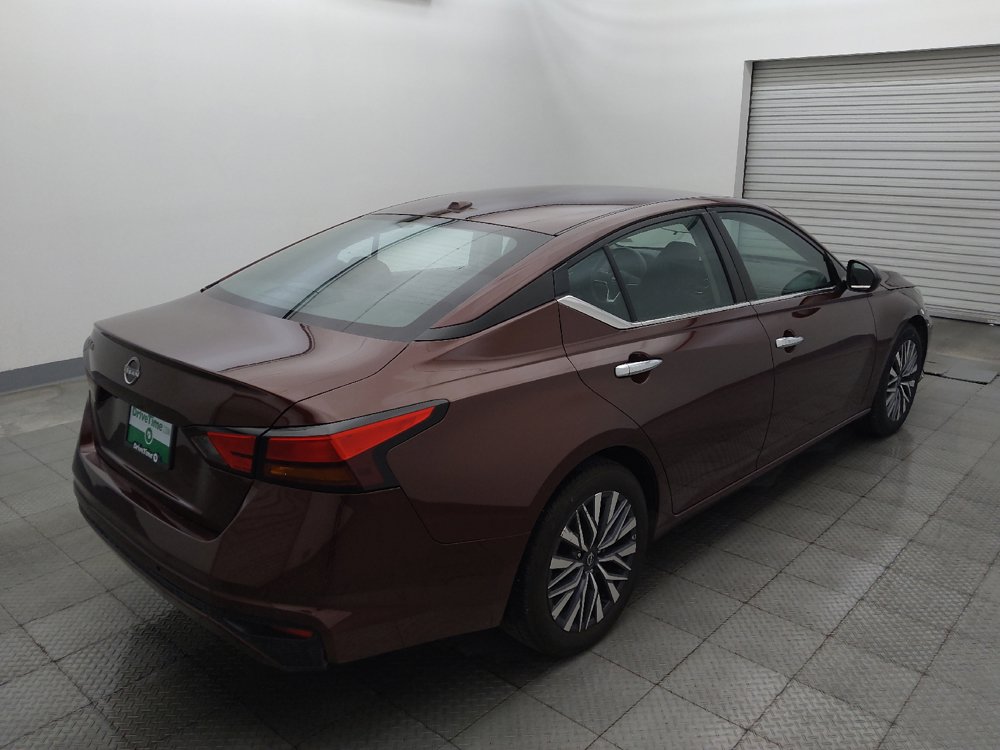 Used 2025 Nissan Altima 2.5 SV FWD image 9