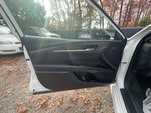 Used 2025 Toyota Camry LE image 28