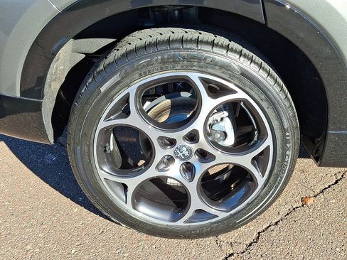 New 2025 Alfa Romeo Tonale w/ Premium Package image 5