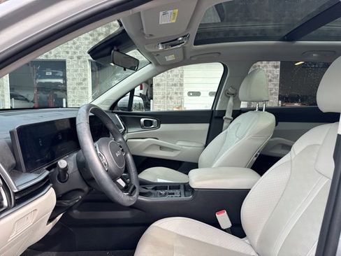 Used 2024 Kia Sorento S w/ Panoramic Sunroof Package AWD/4WD image 9