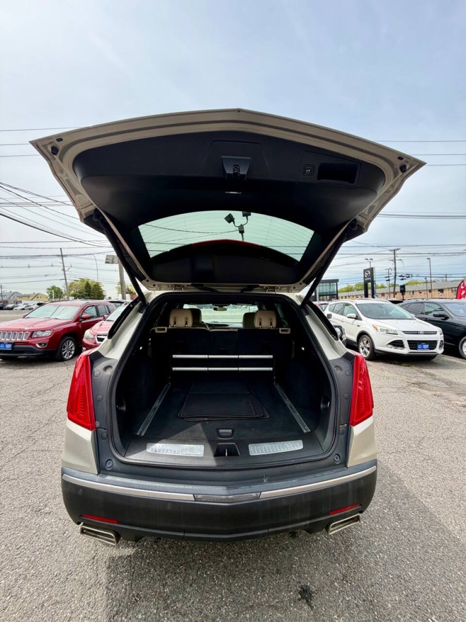 Used 2017 Cadillac XT5 Luxury w/ LPO, Wheel Lock Package AWD/4WD image 10