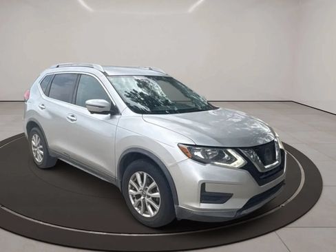 Used 2017 Nissan Rogue SV w/ SV Premium Package FWD image 5
