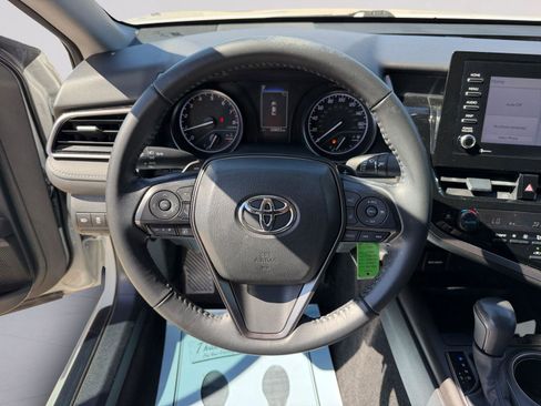 Used 2023 Toyota Camry SE image 12