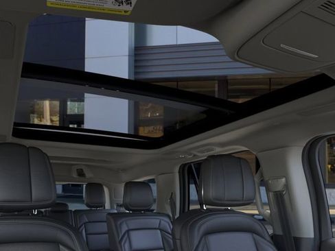 New 2026 Lincoln Navigator Reserve AWD/4WD image 24