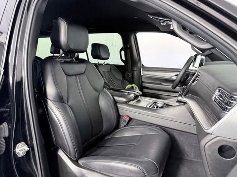 Used 2024 Jeep Wagoneer L Series II image 12