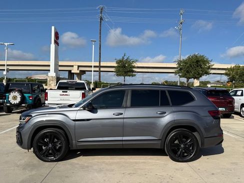 Used 2023 Volkswagen Atlas SEL R-Line AWD/4WD image 9