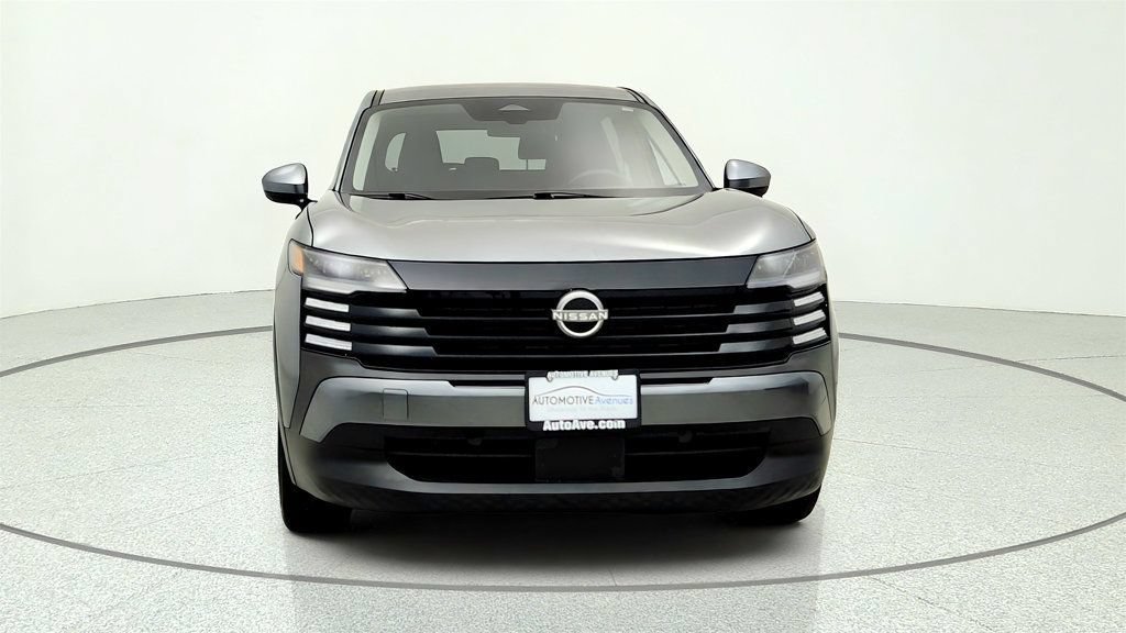 Used 2025 Nissan Kicks SV AWD/4WD image 2