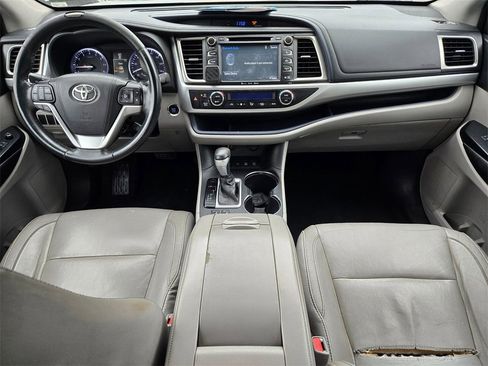 Used 2016 Toyota Highlander XLE image 9