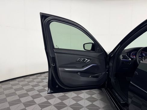 Used 2021 BMW 330i xDrive Sedan w/ Convenience Package AWD/4WD image 25