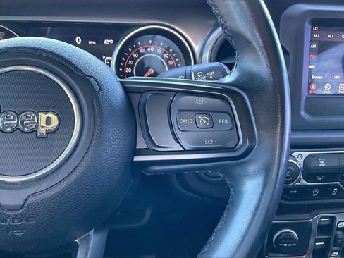 Used 2021 Jeep Gladiator Sport image 11
