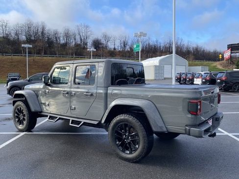 Used 2022 Jeep Gladiator Overland image 3