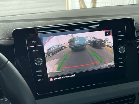 Used 2025 Volkswagen Jetta SE image 17