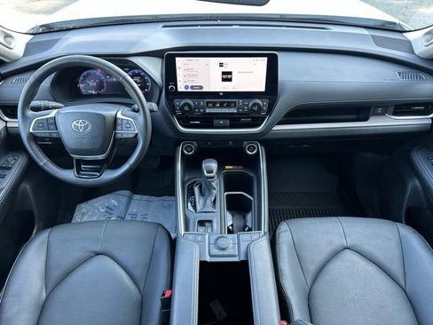 Certified 2025 Toyota Grand Highlander AWD image 50