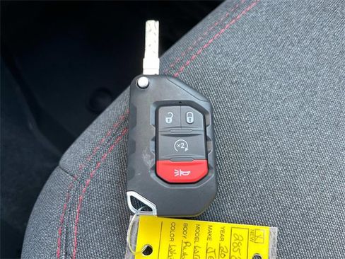 New 2024 Jeep Wrangler Unlimited Rubicon w/ Technology Group image 29