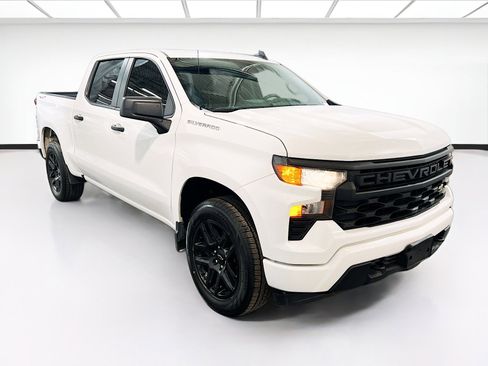 Used 2024 Chevrolet Silverado 1500 Custom image 3