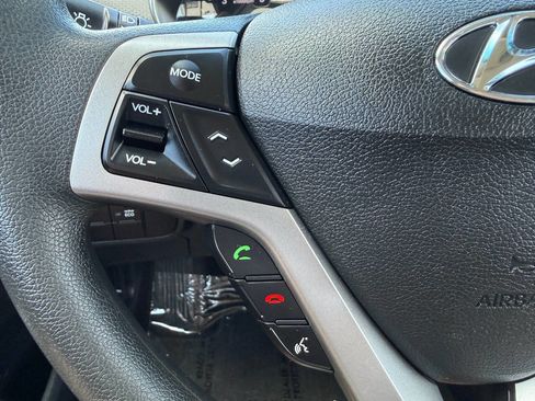 Used 2016 Hyundai Veloster image 29